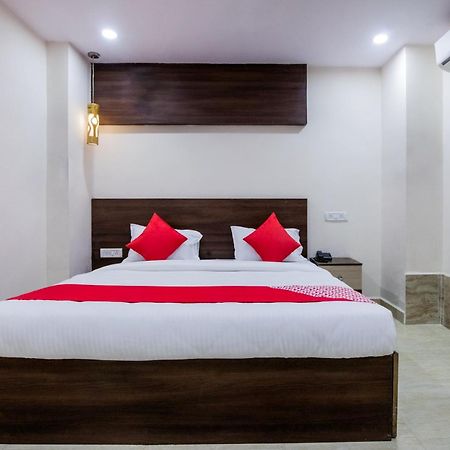 Super Hotel O Holiday Rani Gunj Opp Punjab National Bank Secunderabad Екстер'єр фото