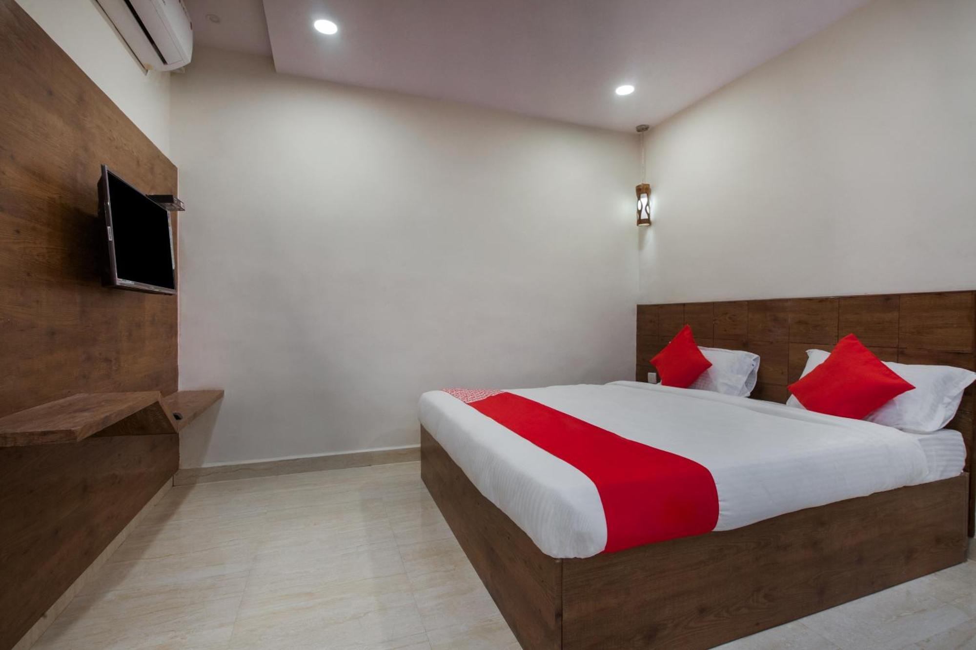 Super Hotel O Holiday Rani Gunj Opp Punjab National Bank Secunderabad Екстер'єр фото