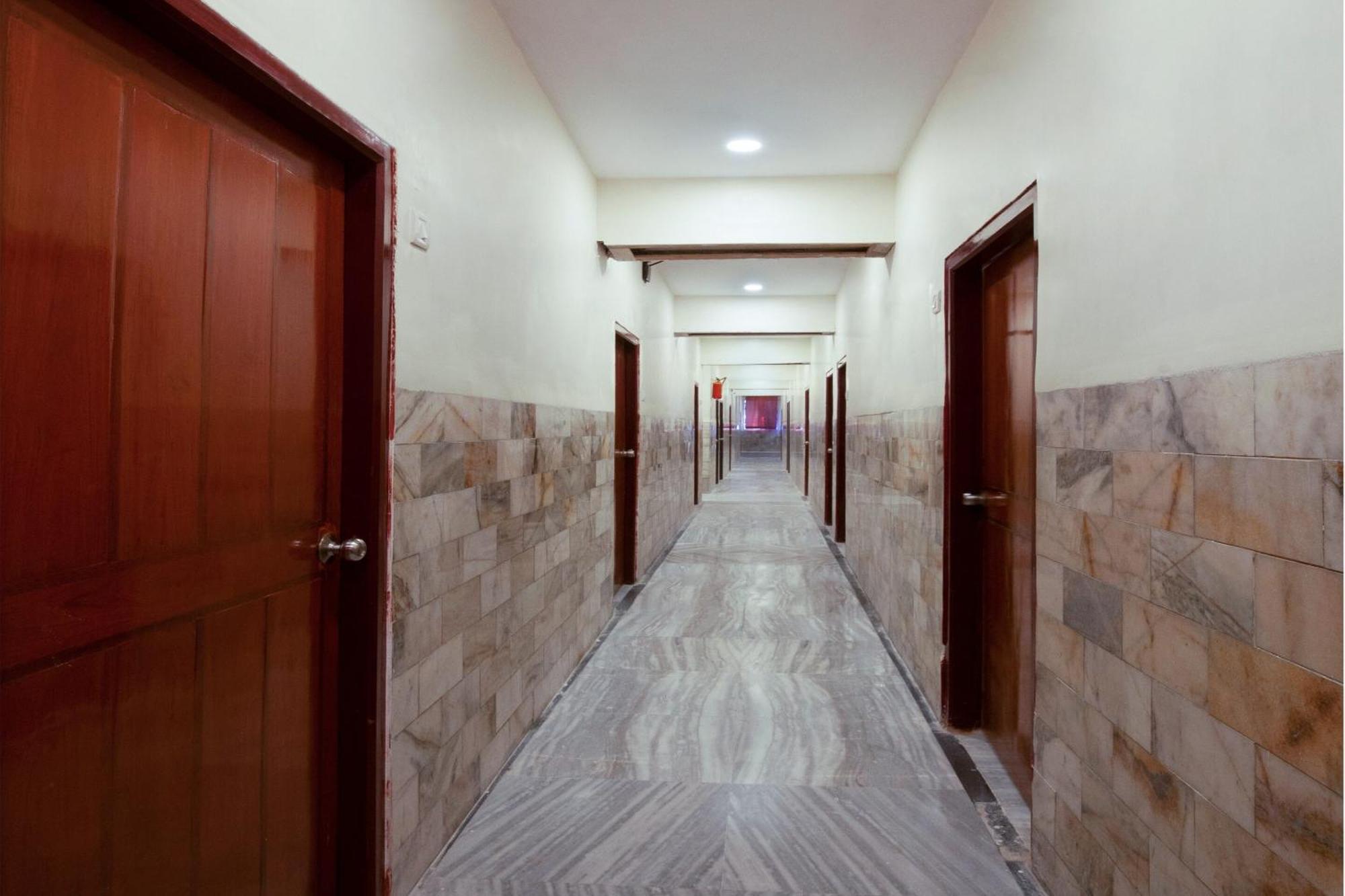 Super Hotel O Holiday Rani Gunj Opp Punjab National Bank Secunderabad Екстер'єр фото