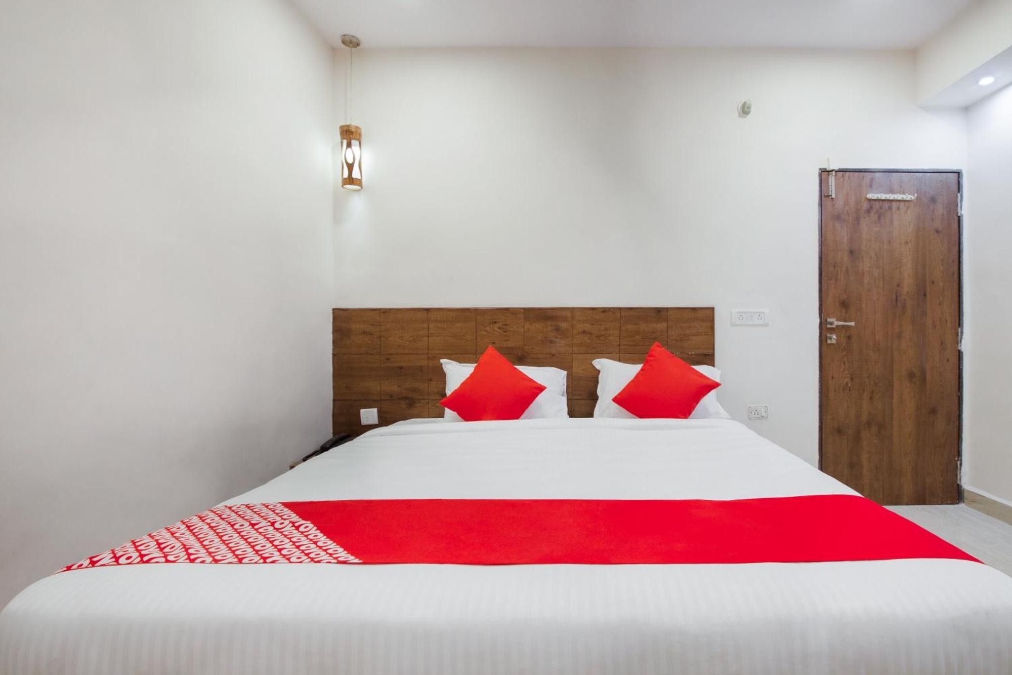 Super Hotel O Holiday Rani Gunj Opp Punjab National Bank Secunderabad Екстер'єр фото